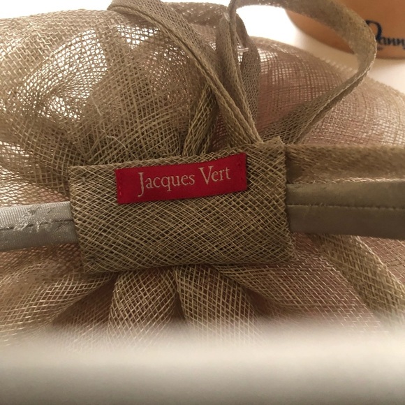 Elegant Pink Fascinator Hat by Jacques Vert. Classy fascinator in pinks. - Picture 7 of 8